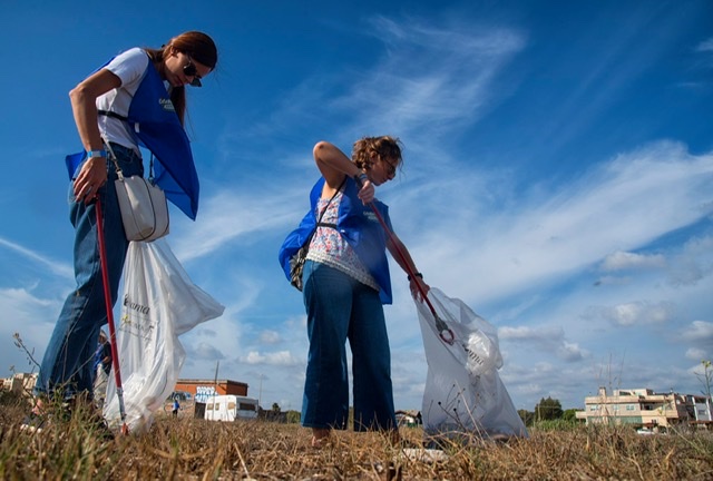 World Coastal Clean-Up Day a Ostia: l''acchiappa plastica